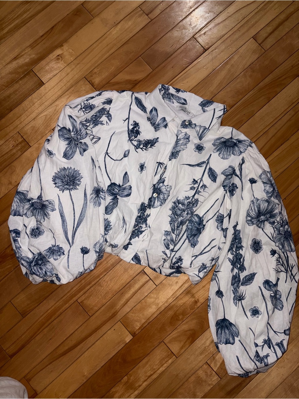Rachel Zoe White Cropped Blouse with Navy Floral Sketch puffed waist and sleeve